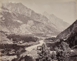 De hoge Himalaya. Gezicht op de Buspa-vallei vanuit Sangla