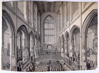 Uitzicht vanaf het oostelijke uiteinde van het interieur van Bath Abbey, met gemeente