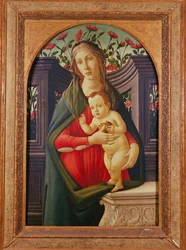 De Madonna en het kind in een nis versierd met rozen