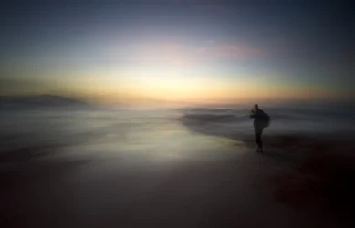 Dromerige eenzaamheid op het strand