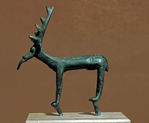 Nuraghische cultuur (nuraghi), Sardijns: bronzen beeldje van het hert van Iglesias. 8e-7e eeuw v.Chr. Cagliari, Museo Nazionale Archeologico, Sardinië, Italië