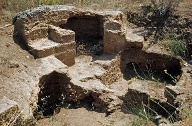 Nuragische cultuur: ruïnes van de prenuragische stad op de megalithische site van Anghelu Ruju: de centrale toren. 20e eeuw v.Chr.