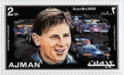 Emiraten Arabische Eenheden postzegel met Nieuw-Zeelandse autocoureur Bruce McLaren (1937-1970)