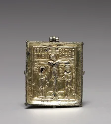 Enkolpion met de kruisiging (voorzijde) en heiligen Theodoor en George (achterzijde)