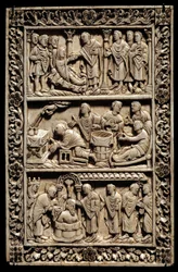 Karolingische kunst: wonder van de Heilige Ampul, ivoren diptiek die bovenaan de opstanding van een jong meisje voorstelt, in het midden een zieke doop, onderaan de doop van Clovis I (466-511) in aanwezigheid van koningin Clothilde op 25/12/498. 9e eeuw. A