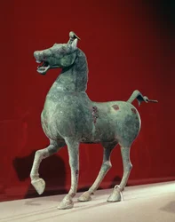 Paard, uit Wu-wei, Kansu, Oostelijke Han-dynastie (brons)