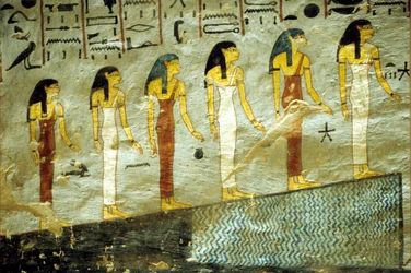 Oud Egypte, schilderij, graf van Ramses I, Thebe, zes godinnen die de eerste zes uren van de nacht vertegenwoordigen, een berg beklimmend waaronder een vijver ligt