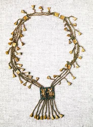Egyptische oudheid: gouden ketting van farao Pinedjem. 21e dynastie (ca. 1069-945). Parijs, Louvre Museum