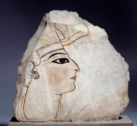 Egyptische oudheid: ostrakon (of ostracon), kalkstenen potscherven met koninklijk profiel