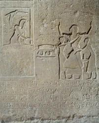 Egyptische oudheid: reliëf in kalksteen van Hormin: Sethi I deelt de moedhalsbanden uit als beloning voor zijn moed aan Hormin, hoofd van de harem van de koning. 19e dynastie (1295-1186 v.Chr.). Parijs, Louvre Museum