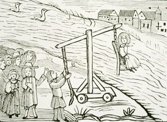Vrouw op een bukkend krukje, beschuldigd van hekserij, illustratie uit een verzameling chapbooks over esoterie (houtsnede)