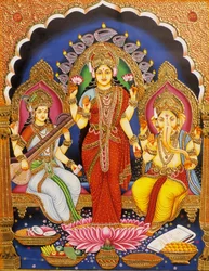 Heer Ganesh met Laxmi en Saraswati Miniatuurschilderij op Papier met Goud