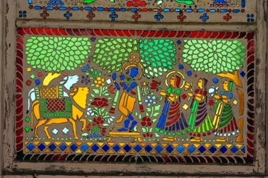 Radha Krishna met Sakhi op glas-in-lood