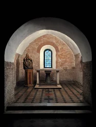 Zicht op de eerste kapel van de kerk van de heiligen Vincent en Anastasius, abdij van Tre Fontane nabij Rome