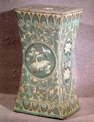Koreaanse kunst: keramisch kussen. Koryo-periode, eind 12e eeuw