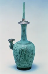 Kundika ingelegd met ontwerp van vogels en een boom in zilver, Koryo-dynastie, 918-1392 AD