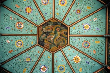 Het plafond van de tempel van Naksansa in Korea met een draak.