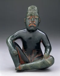 Zittend figuur met opgetrokken knie, Hoogland Olmec, San Martin Texmelucan