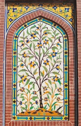 Bloeiende boom, Majolica-decoratie, Wazir Khan-moskee (17e eeuw), Lahore, Punjab, Pakistan