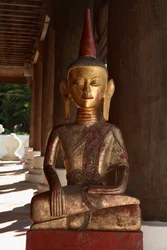 Thai Lu Boeddha (brons)