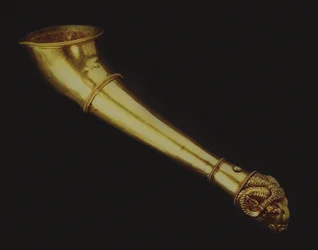 Rhyton drinkhoorn eindigend in een ramshoofd, midden 5e eeuw v.Chr.