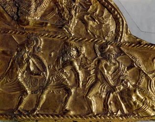 Scythische kunst: bekleding van schachten in goud met voorstelling van een gevecht tussen Grieken en barbaren, 6e eeuw v.Chr. Sint-Petersburg, Hermitage Museum