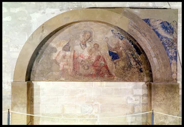 Tympanon met de Maagd van Nederigheid met het Christuskind omringd door engelen, 1341