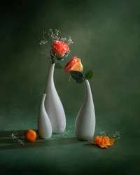 Stilleven met oranje rozen