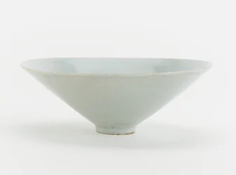 Kom met gegoten ontwerp van feniks en bloemen, ca. 1200