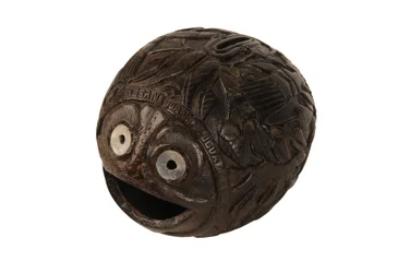 Gesneden kokosnoot spaarpot bugbear, Spaans Koloniaal, c.1800 (kokosnoot)