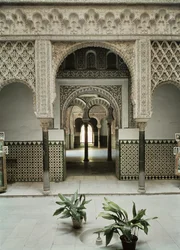 Patio de las Munecas, 12e-14e eeuw