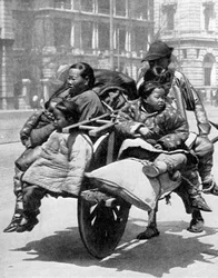 Chinese familie op een kar, 1936