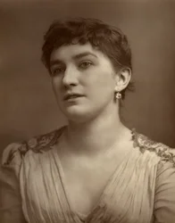 Nelly Bromley, Britse acteur en zanger, 1882