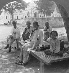 Een sociale kop koffie, Mandalay, Birma, 1908