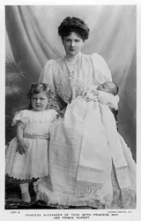 Prinses Alexander van Teck met Prinses May en Prins Rupert, c1907