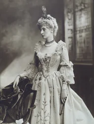 Lady Evelyn Cavendish, later Hertogin van Devonshire, als een Dame aan het Hof van Keizerin Maria Theresia, Het Diamanten Jubileumbal van de Hertogin van Devonshire in Devonshire House