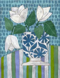 Verse bloemen in een blauwe vaas