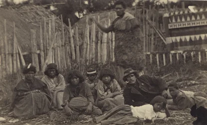 In Pawhakiro Pa, Hawkes Bay, Nieuw-Zeeland, c.1865