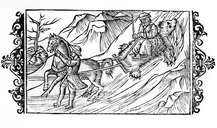 Paard sleept op de sneeuw een berenvel waarop een Fin zit - in 