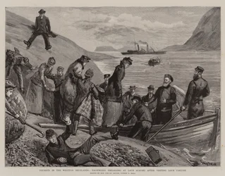 Toeristen in de Westelijke Hooglanden, Passagiers die inschepen bij Loch Scavaig na een bezoek aan Loch Coruisk