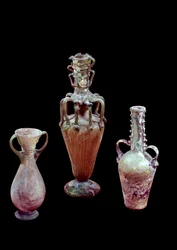 Oosterse kunst: glazen vazen van Syrische productie. 1e tot 5e eeuw na Christus. Parijs, Louvre Museum
