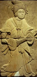 Stele die een muzikant afbeeldt (terracotta)