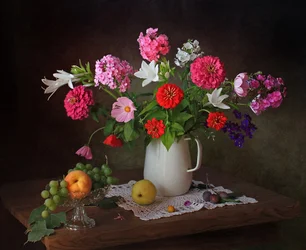 Zomerbloemen en -fruit