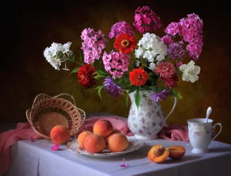Zomerbloemen en perziken