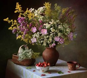 Wilde bloemen en zomerbessen