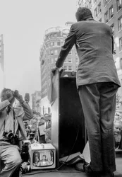 John F. Kennedy geeft campagne toespraak in Seattle, WA