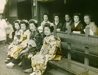 Portret van een geisha in Japan circa 1900 - 1915 (fotografie)