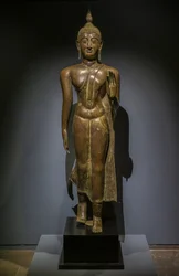 Boeddha wandelend. Thailand. Thaise kunst van Sukhothai, 15e-16e eeuw