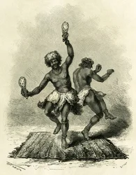 De profetische dans, vooral voor de Masoupias-stam, duurt de hele dag, begeleid door drums, liederen en handgeklap, de twee dansers voeren hun dans uit tot volledige uitputting, en wanneer ze bewusteloos neervallen, laten ze de noodlottige woorden van een 