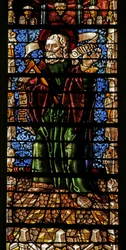 Raam met de apostel St. Thomas met geloofsrol (glas-in-lood)